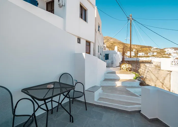 Karanti Serifos Town